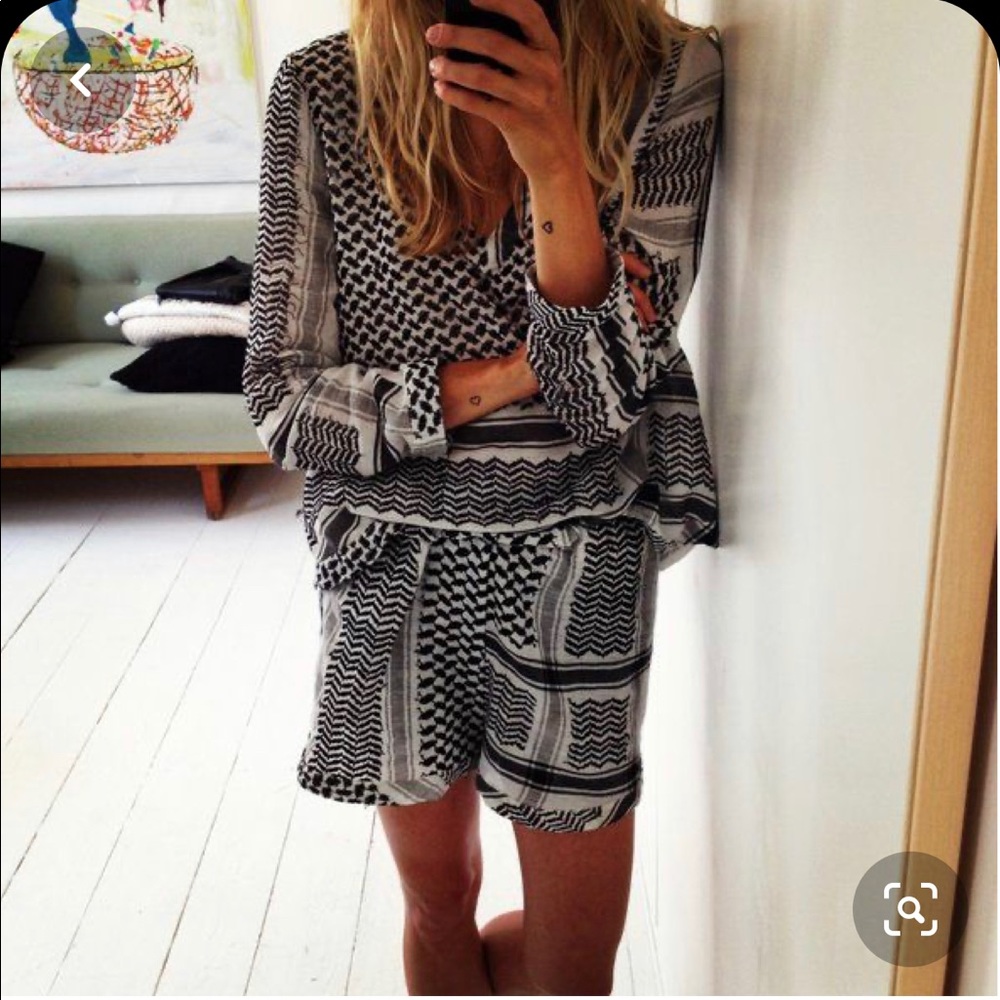 Cecilie Copenhagen Set. Shorts + blouse.